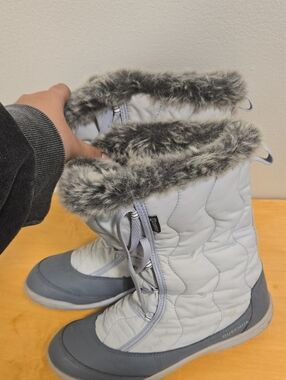 Quechua Women's Light Gray and Dark Gray Faux-Fur Winter Boots